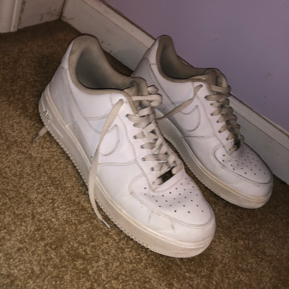 white nike air forces